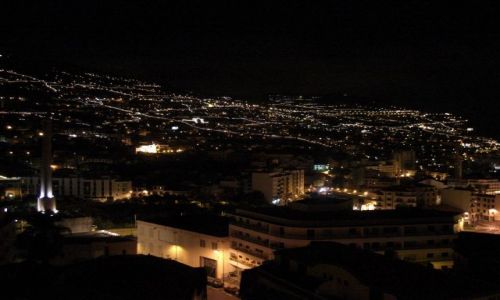 Zdjęcie PORTUGALIA / brak / Madeira - miasto Funchal / Wyspa Madeira - miasto Funchal nocą