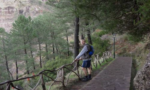 Zdjęcie PORTUGALIA / brak / Madeira - Funchal / Zejście z góry Eira Do Serrado