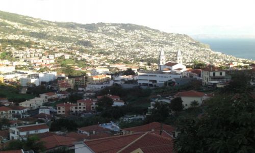 Zdjęcie PORTUGALIA / brak / Madeira - Funchal / W całej okazałości miasteczko Funchal
