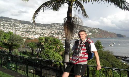 Zdjęcie PORTUGALIA / brak / Madeira - Funchal / Palma, Ja i widok na miasteczko i port Funchal