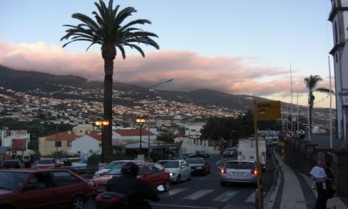 Zdjęcie PORTUGALIA / brak / Madeira - Funchal / Piękny widok wieczorkiem na miasto