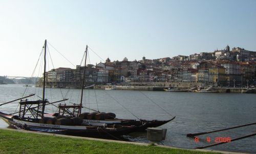 Zdjęcie PORTUGALIA / Porto / Na rzece / Barki niegdyś przewożące portwein