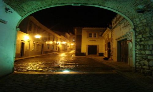 Zdjecie PORTUGALIA / brak / Lagos / Faro z bramy noc