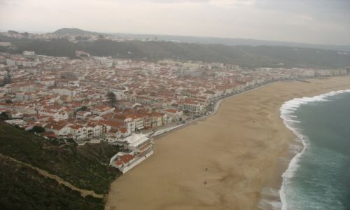 Zdjęcie PORTUGALIA / Wybrzeze Atlantyku / Nazare / naciaga mgła znad Atlantyku