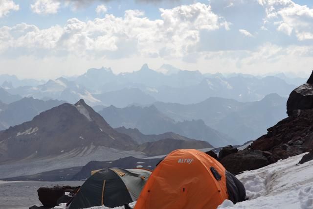 Zdjęcia: Elbrus, Kabardino-Balkaria, KONKURS da da da eto Kawkaz, ROSJA Zdjęcia: Elbrus, Kabardino-Balkaria, KONKURS da da da eto Kawkaz, ROSJA
