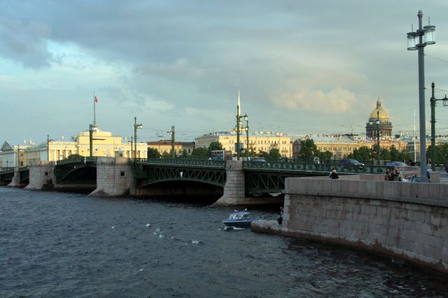 Zdjęcia: Sankt Petersburg., Jeden z wielu mostów na Newie., ROSJA Zdjęcia: Sankt Petersburg., Jeden z wielu mostów na Newie., ROSJA