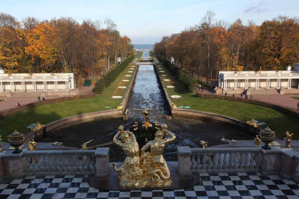 Zdjęcia: Peterhof, Sankt Petersburg, Na tyłach pałacu carów Rosji - Peterhof, ROSJA Zdjęcia: Peterhof, Sankt Petersburg, Na tyłach pałacu carów Rosji - Peterhof, ROSJA