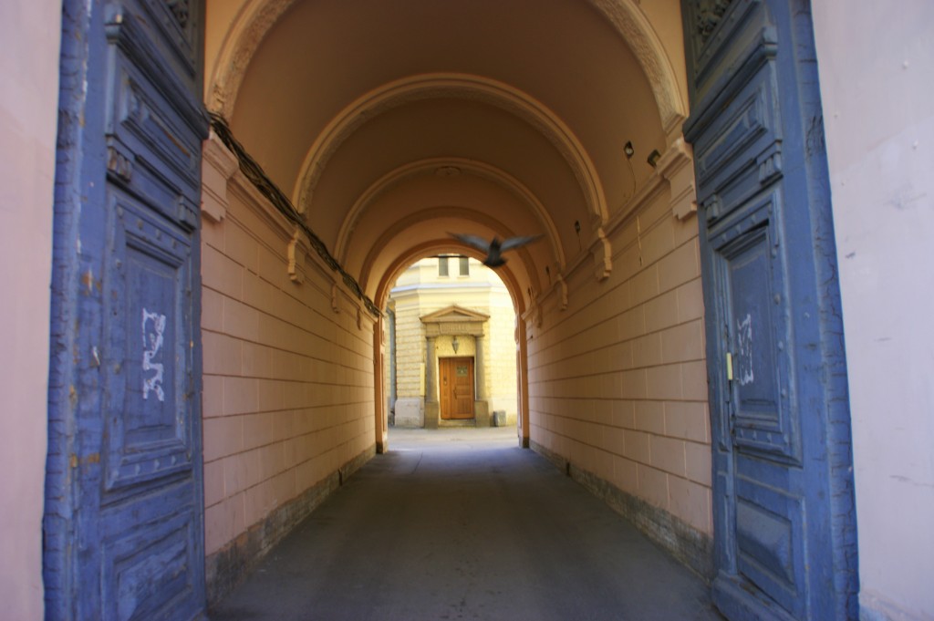 Zdjęcia: Petersburg, Petersburg, Brama z gołębiem , ROSJA Zdjęcia: Petersburg, Petersburg, Brama z gołębiem , ROSJA