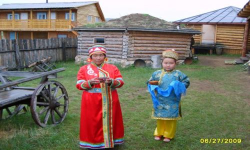 Zdjęcie ROSJA / - / Powitanie mlekiem przez Buriatki / Syberia