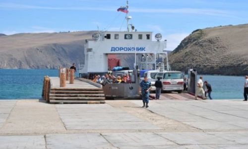 Zdjecie ROSJA / Syberia / prom na Olchon / prom na Wysp Olchon
