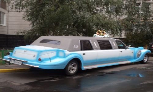 Zdjecie ROSJA / Moskwa / ul Zuljebina:) / rosyjska lubna limuzyna