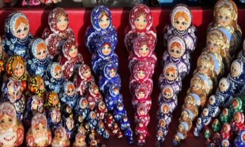 Zdjecie ROSJA / Sankt Petersburg / Kramy obok Soboru Zmartwychwstania Paskiego / Matrioszki