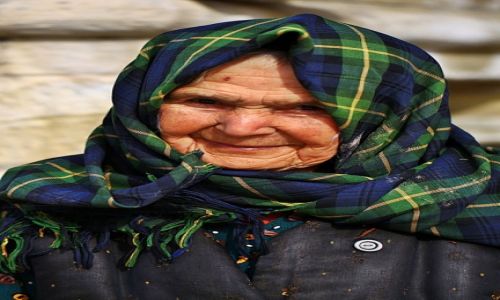 Zdjcie ROSJA / pn. Kaukaz / Dagestan / Babuszka :)