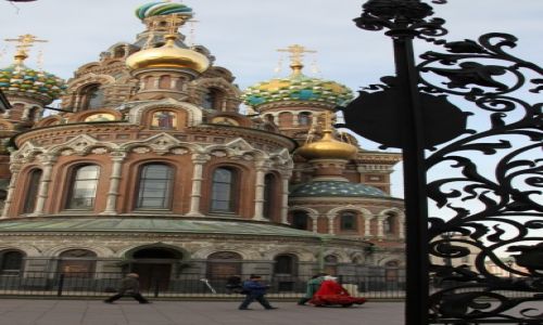 Zdjcie ROSJA / Sankt Petersburg  / Sobr Zmartwychwstania Paskiego  / Z bramy