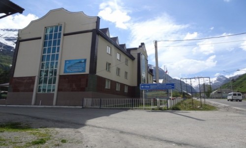 ROSJA / Kaukaz / Terskol / Terskol - budynek rejestracji u ratownikw 