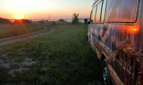 Zdjęcie ROSJA / Rosja / nocleg na dziko / poranek pod Pskowem