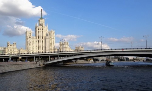 Zdjecie ROSJA / Moskwa / Rzeka Moskwa, widok z parku Zarjadje / Jedna z 7 
