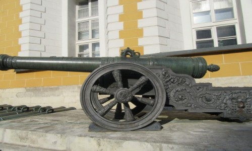 Zdjecie ROSJA / Moskwa - Kreml / Moskwa - Kreml / Moskwa - Kreml. Dziao francuskie z wojny napoleoskiej w 1812 r.