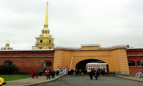 Zdjcie ROSJA / Petersburg / Twierdza / Twierdza Pietropawowska. Petersburg. Brama wjazdowa.