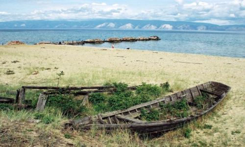 Zdjęcie ROSJA / Syberia / opuszczona przystań na wyspie Olchon na Bajkale / ślady świetności? 2