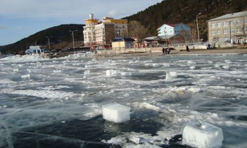 Zdjecie ROSJA / Syberia / Listvianka / Kostki lodu tylko Parasolek brak...