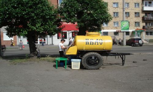 Zdjęcie ROSJA / Krasnojarsk, Syberia / Krasnojarsk / Sprzedaż kwasu chlebowego (rosyjskie klimaty)