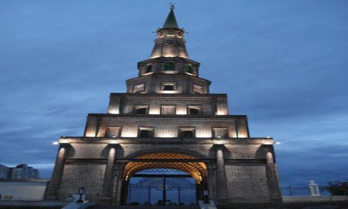Zdjęcie ROSJA / Tatarstan / Kazań / Kazań - baszta Soyembike nocą