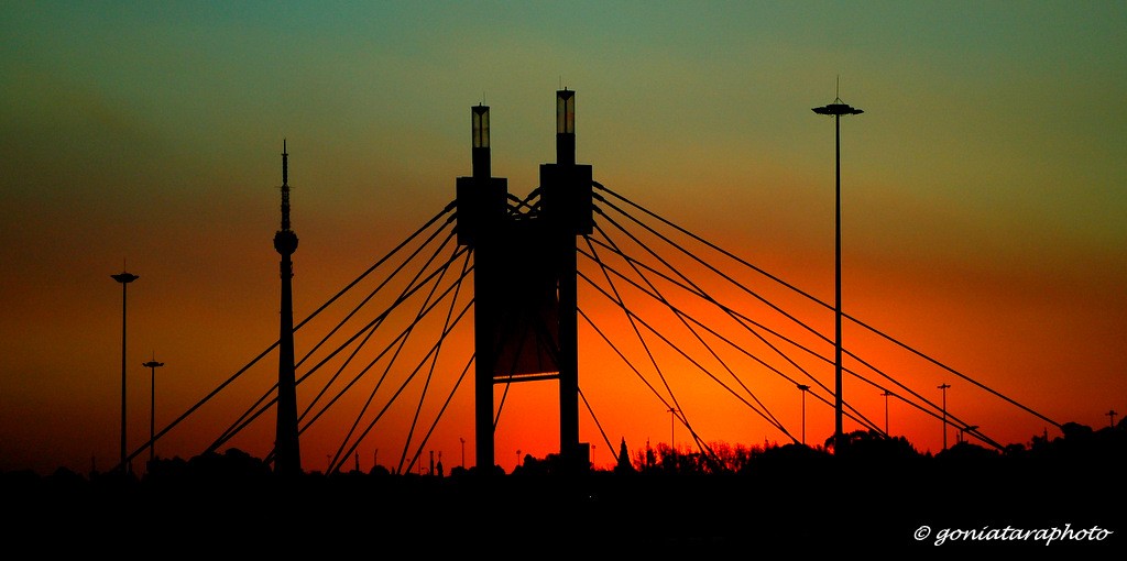 Zdjęcia: Johannesburg, Gauteng, Zachód słońca nad mostem Mandeli., RPA Zdjęcia: Johannesburg, Gauteng, Zachód słońca nad mostem Mandeli., RPA