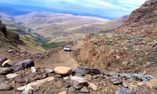 Zdjecie RPA / Drakensberg / granica pomidzy RPA i Lesotho / mozolna droga ku przeczy Sani