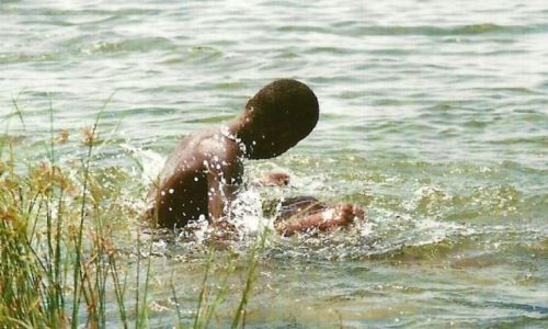 Zdjęcie RUANDA / Jezioro Kivu / Gisenyi / Kąpiący się