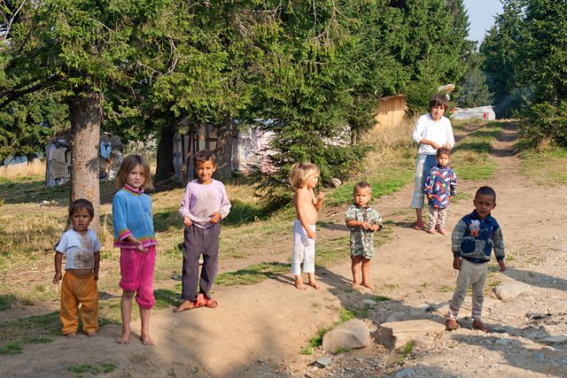 Zdjęcia: Prislop, Bukowina, Dzieci z Przełęczy Prislop, RUMUNIA Zdjęcia: Prislop, Bukowina, Dzieci z Przełęczy Prislop, RUMUNIA