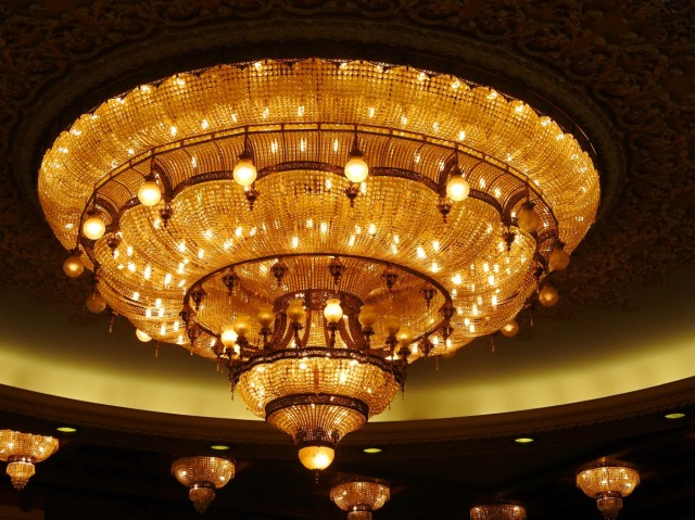 Zdj cia: Bukareszt, Bukareszt, Żyrandol w parlamencie, RUMUNIA Zdj cia: Bukareszt, Bukareszt, Żyrandol w parlamencie, RUMUNIA