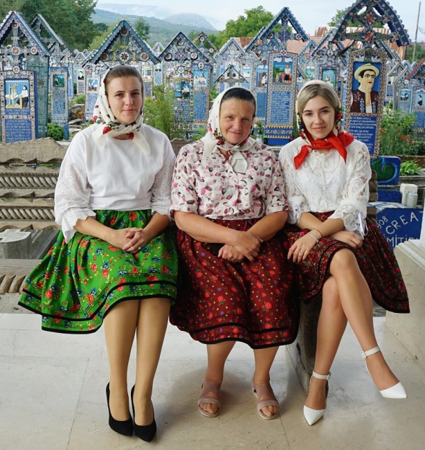 Zdj cia: Sapanta, Maramuresz, W oczekiwaniu na nabożeństwo, RUMUNIA Zdj cia: Sapanta, Maramuresz, W oczekiwaniu na nabożeństwo, RUMUNIA