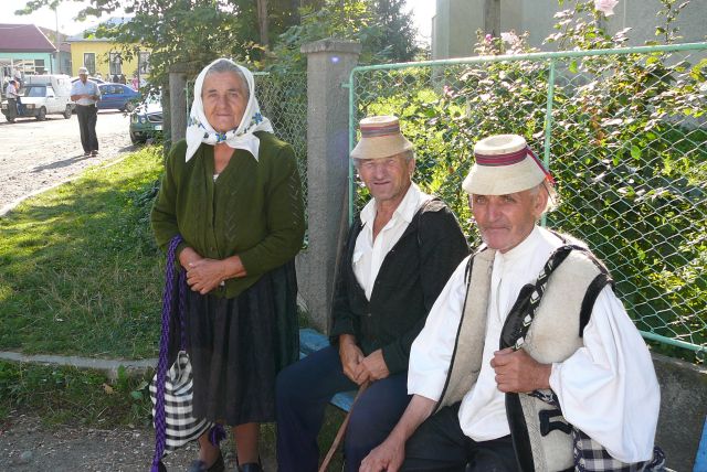 Zdjęcia: na ulicy, Maramuresz, Kapelusiki, RUMUNIA Zdjęcia: na ulicy, Maramuresz, Kapelusiki, RUMUNIA