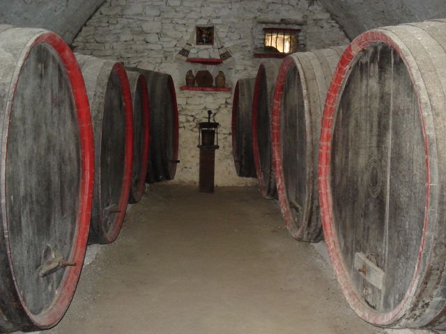 Zdjęcia: Calnic, Alba (Siedmiogród), Zamek w Calnicu - piwnice z winem, RUMUNIA Zdjęcia: Calnic, Alba (Siedmiogród), Zamek w Calnicu - piwnice z winem, RUMUNIA
