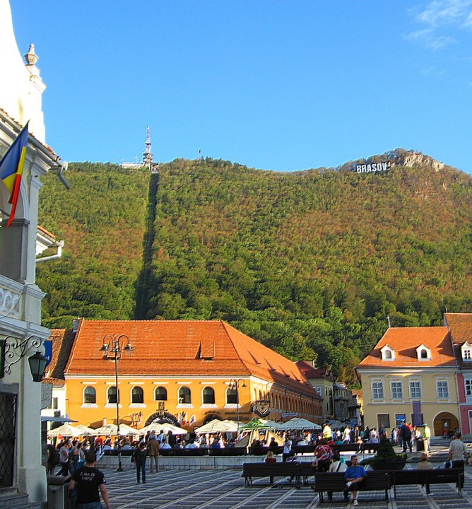 Zdjęcia: Brasov, Transylwania, Fragment Rynku z Górą Tampa, RUMUNIA Zdjęcia: Brasov, Transylwania, Fragment Rynku z Górą Tampa, RUMUNIA