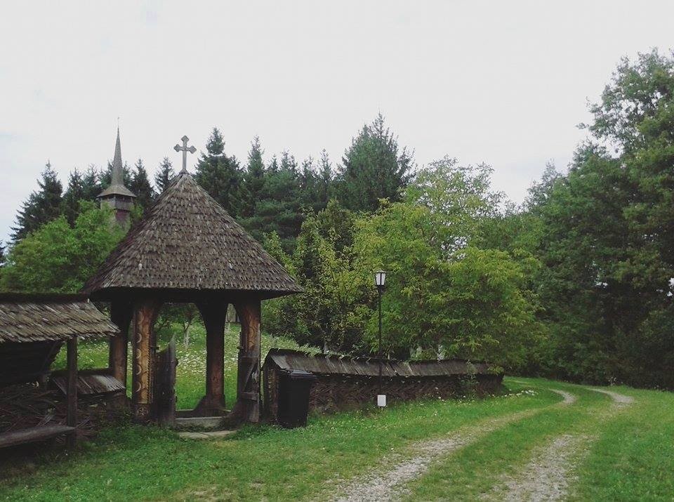 Zdjęcia: Syhot Marmaroski, Marmarosz, Wejście do cerkiewki, RUMUNIA Zdjęcia: Syhot Marmaroski, Marmarosz, Wejście do cerkiewki, RUMUNIA