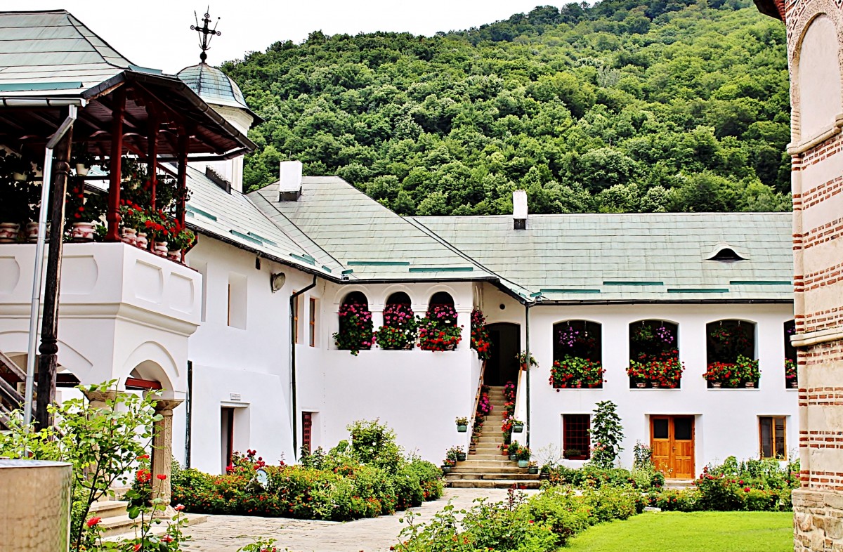 Zdjęcia: Park Narodowy Cozia, Wołoszczyzna, Monastyr Cozia, RUMUNIA Zdjęcia: Park Narodowy Cozia, Wołoszczyzna, Monastyr Cozia, RUMUNIA