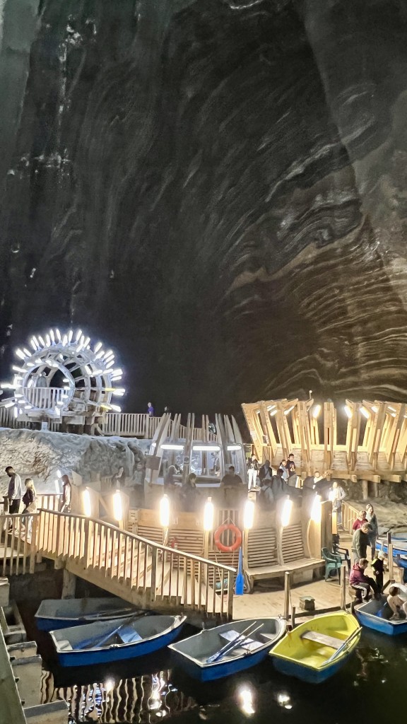 Zdjęcia: Rumunia , Okręg Kluż, Jezioro z łódkami Kopalnia Salina Turda , RUMUNIA Zdjęcia: Rumunia , Okręg Kluż, Jezioro z łódkami Kopalnia Salina Turda , RUMUNIA