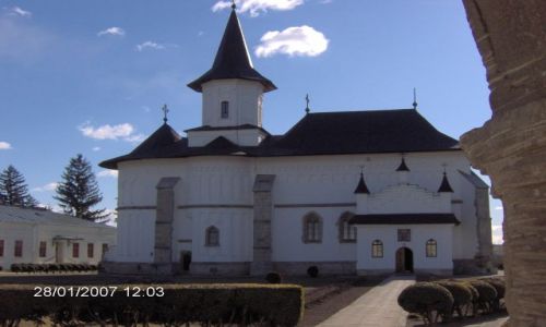 Zdjecie RUMUNIA / Modawia / ROMAN / CERKIEW -KLASZTOR