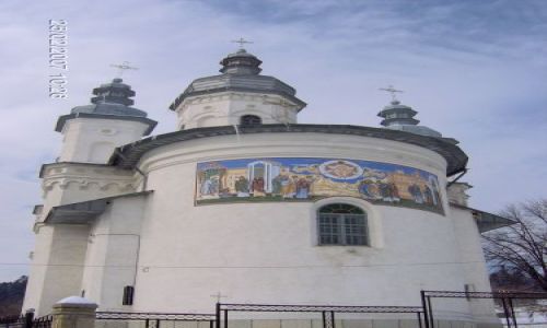 Zdjęcie RUMUNIA / Mołdawia / OKOLICE Manastirea Neamt  / CERKIEW VOVIDENIA z bliska