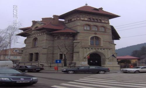 Zdjęcie RUMUNIA / Mołdawia / Piatra Neamt / DWOREK RUMUŃSKI-Stylowy rumuński budynek