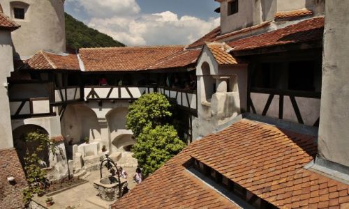 Zdjecie RUMUNIA / Transylwania / Bran / Zamek Bran - dziedziniec