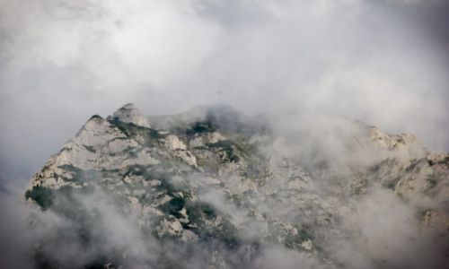 Zdjecie RUMUNIA / Pasmo Fagaras / Okolica Miejscowoci Sercaia / Tajemnicza Gra