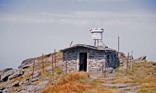 RUMUNIA / Gry Rodniaskie / VF. Pietrosu / Schron na VF. Pietrosu (2303m.n.p.m.)