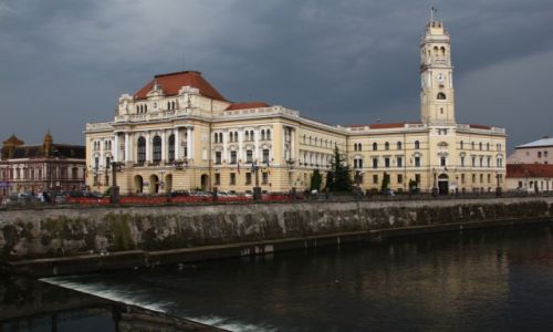 Zdjcie RUMUNIA / Pnoc / Oradea / Rynek przed burz