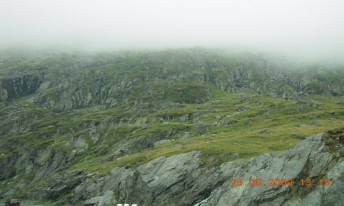 Zdjcie RUMUNIA / Gry Fogarskie / Droga Transfogarska / we mgle
