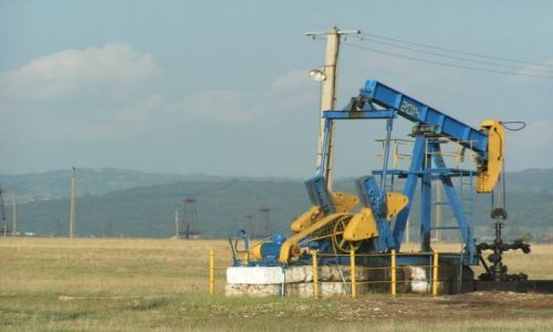 Zdjęcie RUMUNIA / Munteania / Filasi / Ropa jest tuż pod ziemią