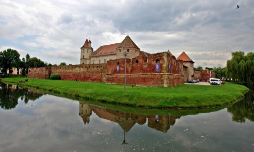 Zdjcie RUMUNIA / Transylwania / Fogarasz / Forteca w Fogarasz