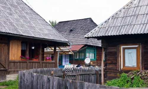 Zdjcie RUMUNIA / Maramuresz / wioska Budesti / Ludowe klimaty